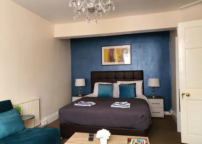 Canterbury Guest House - Large Room, Near City Centre